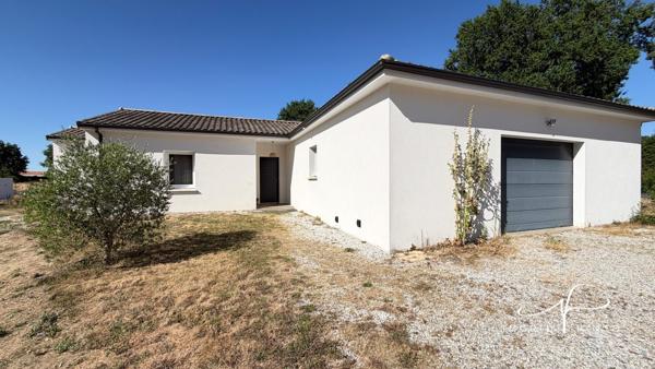 Maison familiale de plain-pied, 152 m² habitables, 5 chambres - Piscine - Double garage