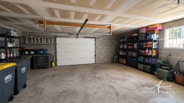 Maison familiale de plain-pied, 152 m² habitables, 5 chambres - Piscine - Double garage