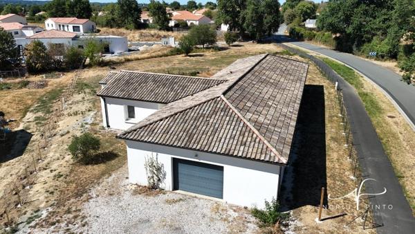Maison familiale de plain-pied, 152 m² habitables, 5 chambres - Piscine - Double garage