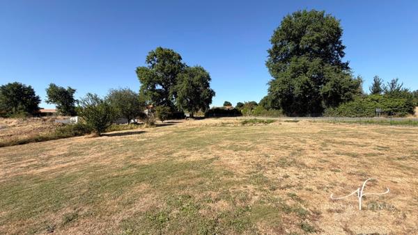 Maison familiale de plain-pied, 152 m² habitables, 5 chambres - Piscine - Double garage