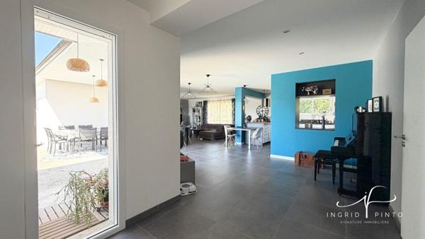Maison familiale de plain-pied, 152 m² habitables, 5 chambres - Piscine - Double garage