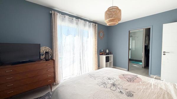 Maison familiale de plain-pied, 152 m² habitables, 5 chambres - Piscine - Double garage