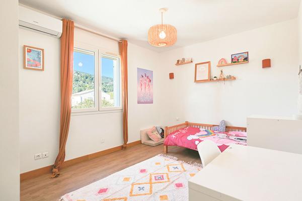 Villa 5 pièce(s) 132.75 m2 avec piscine