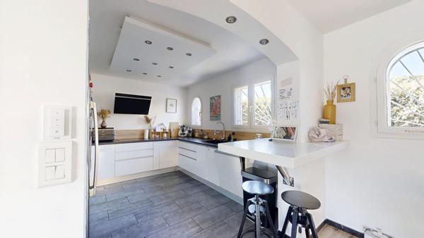 Villa 5 pièce(s) 132.75 m2 avec piscine