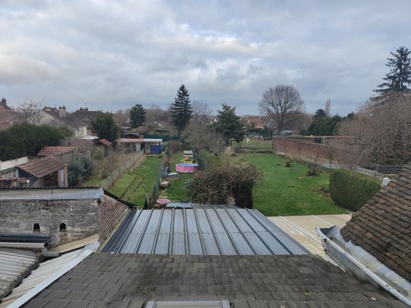 MAISO DE VILLE REFAITE A NEUF DE 98 M² SUR UN TERRAIN CLOS DE 230M² DANS LE QUARTIER VOISINLIEU PROCHE DE TOUT Beauvais (60000)