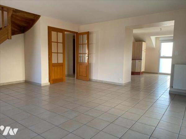 Maison comprenant 2 logements bourg de Bignan