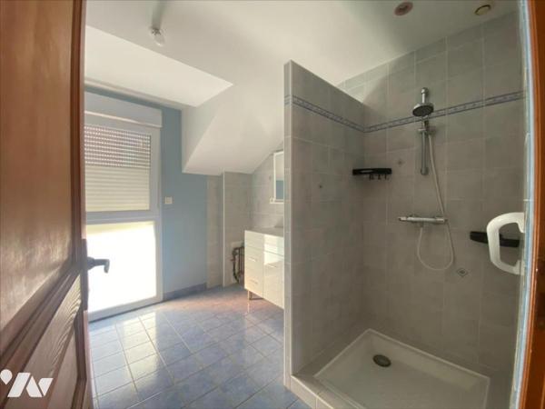 Maison comprenant 2 logements bourg de Bignan