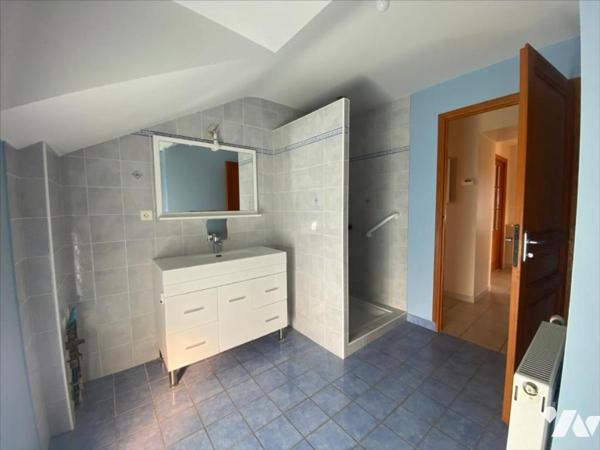 Maison comprenant 2 logements bourg de Bignan