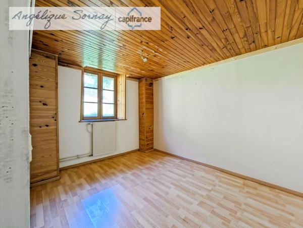 Maison mitoyenne avec potentiel – 103 m² habitables – Montrevel (39320), secteur Jura