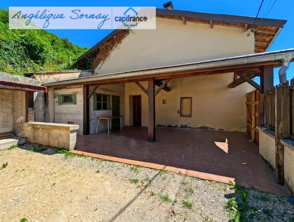 Maison mitoyenne avec potentiel – 103 m² habitables – Montrevel (39320), secteur Jura