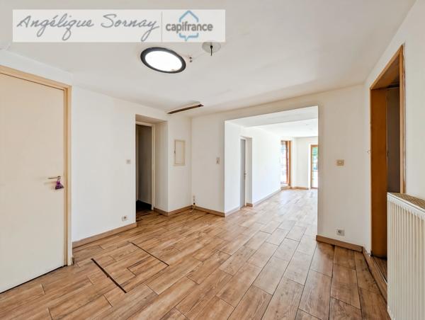 Maison mitoyenne avec potentiel – 103 m² habitables – Montrevel (39320), secteur Jura