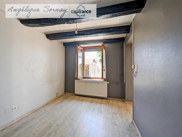 Maison mitoyenne avec potentiel – 103 m² habitables – Montrevel (39320), secteur Jura