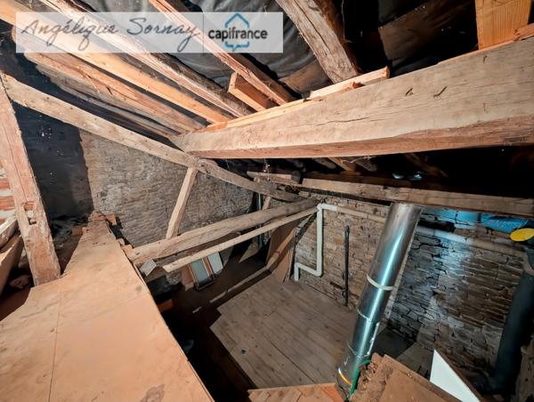 Maison mitoyenne avec potentiel – 103 m² habitables – Montrevel (39320), secteur Jura