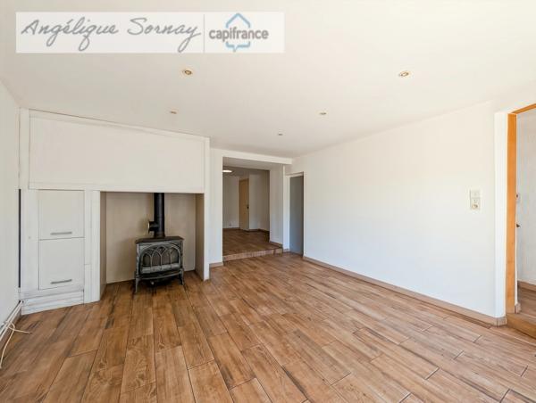 Maison mitoyenne avec potentiel – 103 m² habitables – Montrevel (39320), secteur Jura