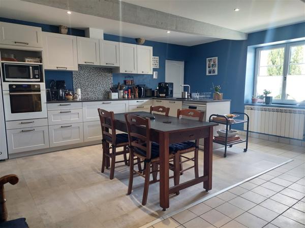 Maison 9 pièce(s) 5 chambre(s) 270 m²