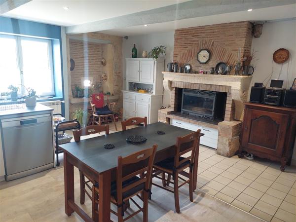 Maison 9 pièce(s) 5 chambre(s) 270 m²
