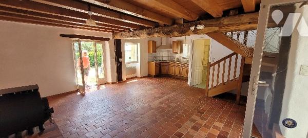 Avec ses deux entrées, ses deux espaces, cette maison est idéale pour un projet familial ou locatif.