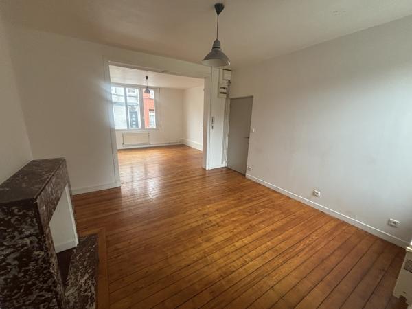 Malo: Appartement de charme en souplex avec cour et jardinet.