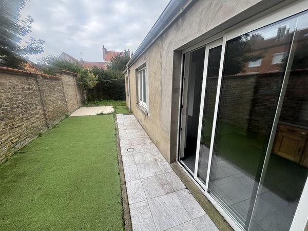 Malo: Appartement de charme en souplex avec cour et jardinet.