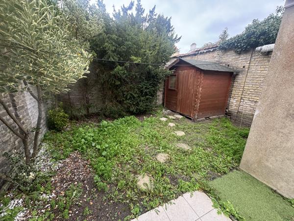 Malo: Appartement de charme en souplex avec cour et jardinet.