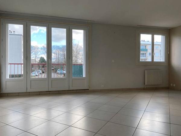 Location Appartement 4 pièces 73.3 m² - LES CHEVREFEUILLES Gien 45500