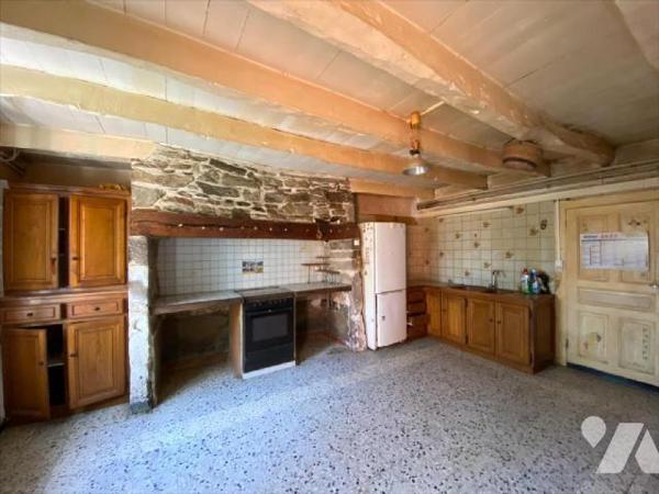 REILHAC, sur terrain de 1537 m², maison d'habitation comprenant RDC entrée, cuisine, salon/séjo...