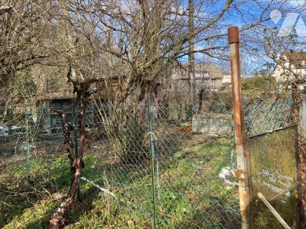 REILHAC, sur terrain de 1537 m², maison d'habitation comprenant RDC entrée, cuisine, salon/séjo...