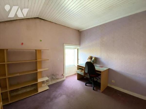 REILHAC, sur terrain de 1537 m², maison d'habitation comprenant RDC entrée, cuisine, salon/séjo...