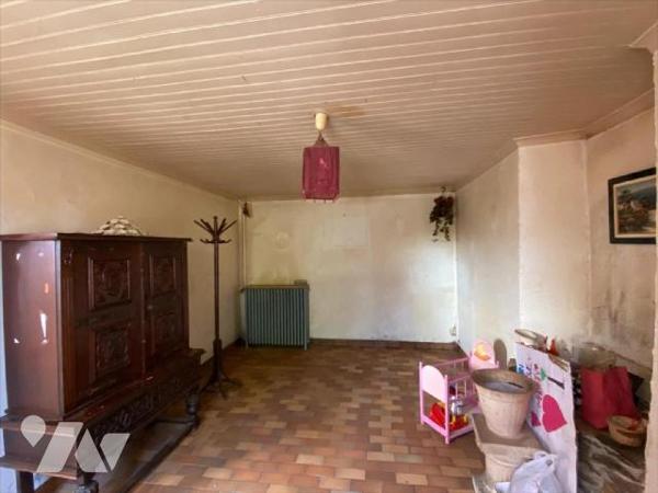 REILHAC, sur terrain de 1537 m², maison d'habitation comprenant RDC entrée, cuisine, salon/séjo...