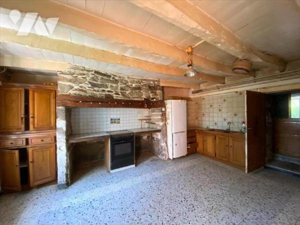 REILHAC, sur terrain de 1537 m², maison d'habitation comprenant RDC entrée, cuisine, salon/séjo...