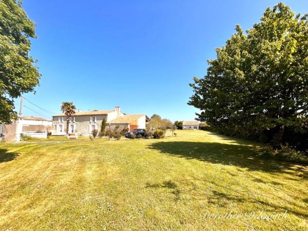 Maison à vendre 5 pièces SAINT JEAN DE LIVERSAY (17) maison de caractère 244 m² 4 chambres