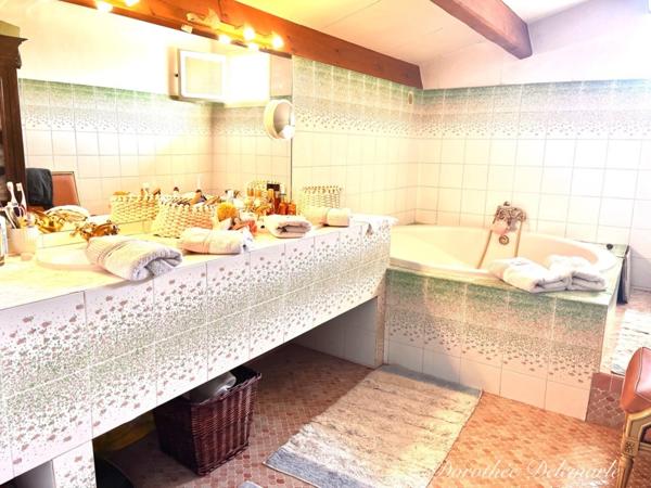 Maison à vendre 5 pièces SAINT JEAN DE LIVERSAY (17) maison de caractère 244 m² 4 chambres