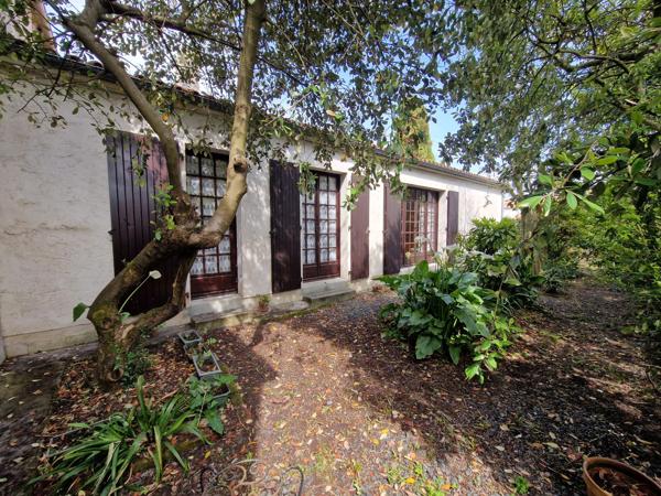 Dpt Charente Maritime (17), à vendre CHATELAILLON proche, maison 103 m² habitales, 3 chambres, bureau et garage.