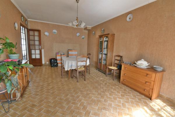Dpt Charente Maritime (17), à vendre CHATELAILLON proche, maison 103 m² habitales, 3 chambres, bureau et garage.