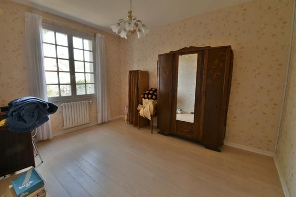 Dpt Charente Maritime (17), à vendre CHATELAILLON proche, maison 103 m² habitales, 3 chambres, bureau et garage.
