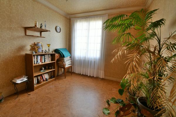 Dpt Charente Maritime (17), à vendre CHATELAILLON proche, maison 103 m² habitales, 3 chambres, bureau et garage.