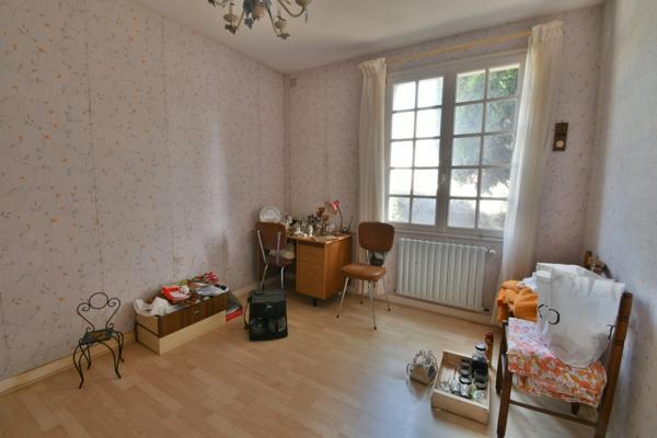Dpt Charente Maritime (17), à vendre CHATELAILLON proche, maison 103 m² habitales, 3 chambres, bureau et garage.