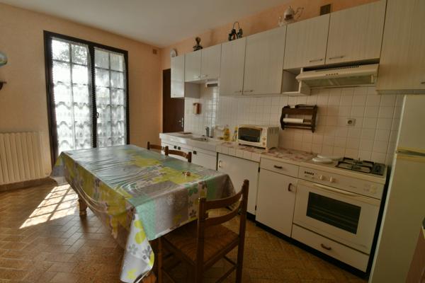 Dpt Charente Maritime (17), à vendre CHATELAILLON proche, maison 103 m² habitales, 3 chambres, bureau et garage.