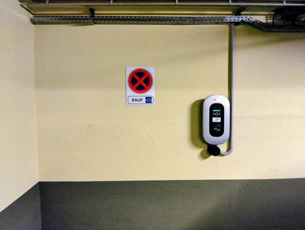 Grande place dans un parking sécurisé face à la Maison de la Radio