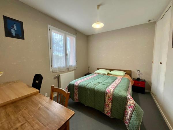 Maison à sous sol, 6/7 chambres, garage sur un terrain de 1000m2