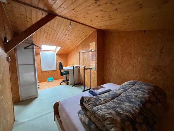 Maison à sous sol, 6/7 chambres, garage sur un terrain de 1000m2