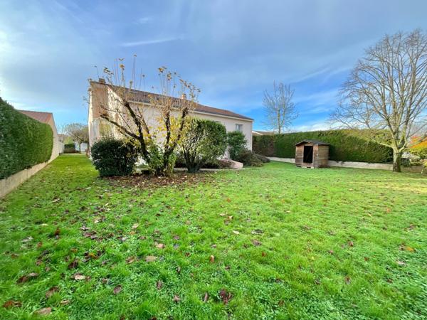 Maison à sous sol, 6/7 chambres, garage sur un terrain de 1000m2