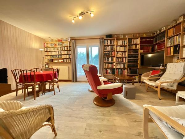 Maison à sous sol, 6/7 chambres, garage sur un terrain de 1000m2