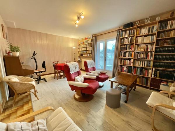 Maison à sous sol, 6/7 chambres, garage sur un terrain de 1000m2