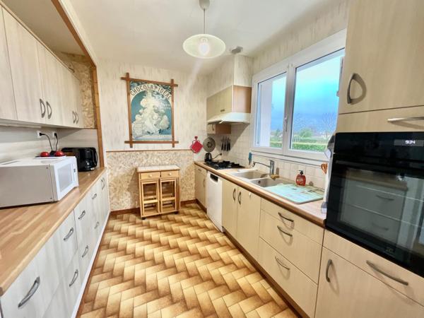 Maison à sous sol, 6/7 chambres, garage sur un terrain de 1000m2