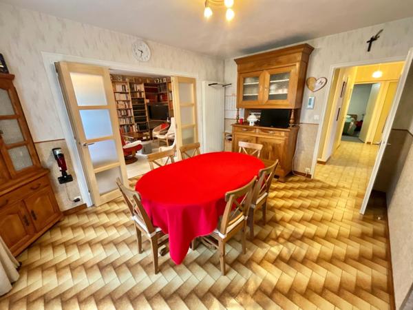 Maison à sous sol, 6/7 chambres, garage sur un terrain de 1000m2