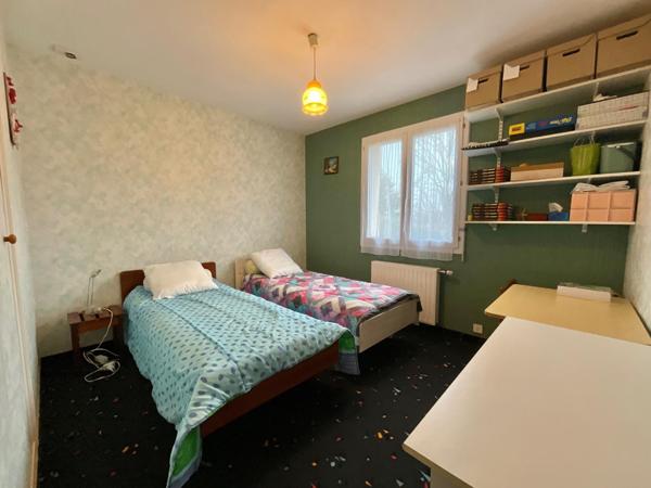 Maison à sous sol, 6/7 chambres, garage sur un terrain de 1000m2