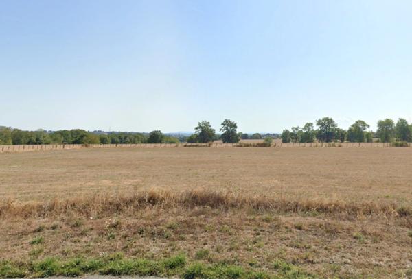 EXCLUSIVITÉ à vendre terrain commercial de 6 861,00 m² VITRY EN CHAROLLAIS (71) Emplacement n°1-RCEA