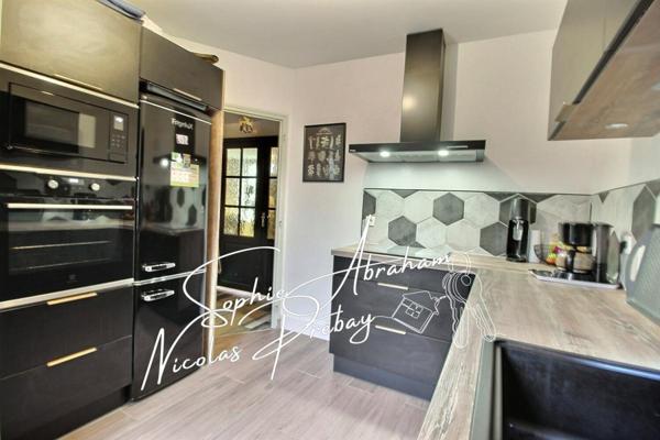 Maison en pierres, 3 chambres, grenier aménageable avec cour, dépendance et cave