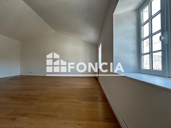 Location Appartement 4 pièces 100.9 m² - 14 RUE BAZOGES La Rochelle 17000